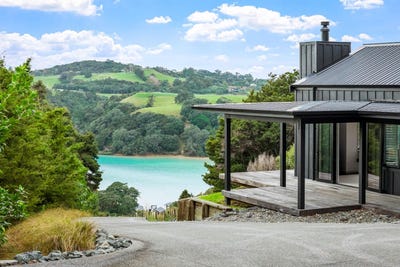 /international/nz/whangateau-rodney-380066097520/