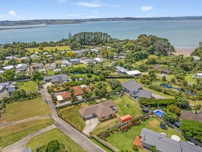 /international/nz/48-omana-avenue-helensville-rodney-380066121074/