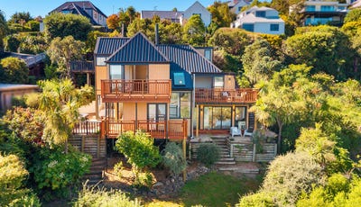 /international/nz/10-hobday-lane-mount-pleasant-christchurch-city-380066110173/