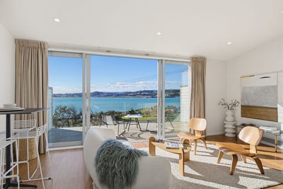 /international/nz/352-queens-drive-lyall-bay-wellington-380066115567/