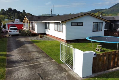 /international/nz/76-station-road-paeroa-hauraki-380066081064/