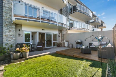 /international/nz/252-centreway-road-orewa-rodney-380066106865/