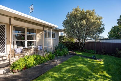 /international/nz/8-norwich-street-stoke-nelson-bays-380066124623/