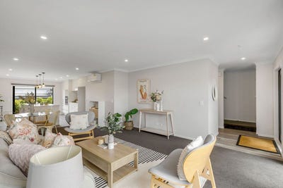 /international/nz/17-karearea-avenue-porirua-wellington-380066180997/
