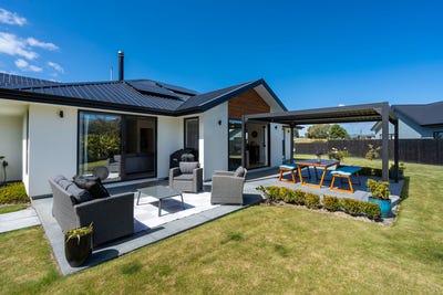 /international/nz/holyhead-street-outram-dunedin-city-380066109848/
