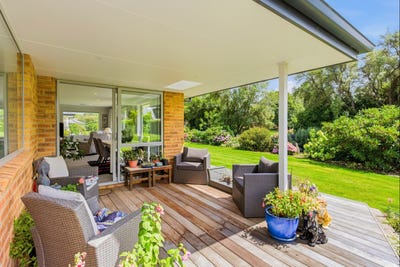 /international/nz/outram-dunedin-city-380066122379/