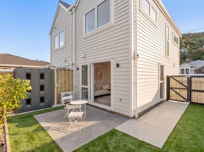 /international/nz/21-derwent-street-8-x-finished-homes-island-bay-wellington-city-380066175183/