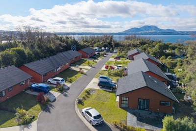 /international/nz/11-winnie-close-acacia-bay-taupo-380066124871/