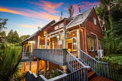 /international/nz/211-shaw-road-titirangi-waitakere-city-380066096459/