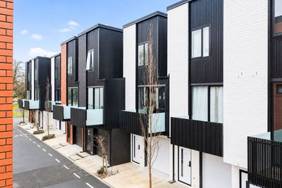/international/nz/hamilton-central-hamilton-city-380066178635/