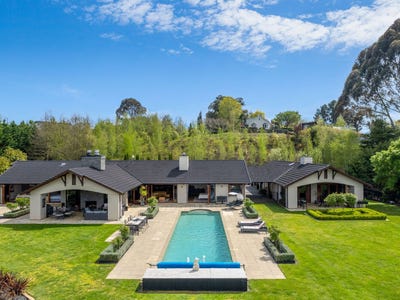 /international/nz/76-bronte-road-east-upper-moutere-tasman-380066113315/
