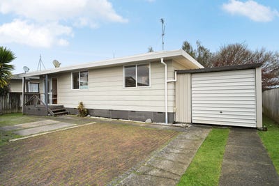 /international/nz/lloyd-drive-nawton-hamilton-city-380066096405/