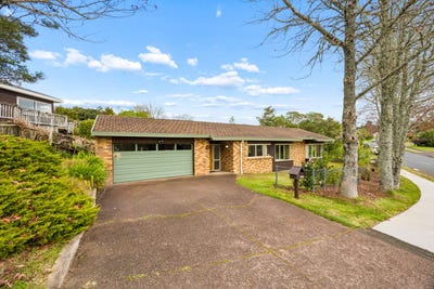 /international/nz/12-woodfern-crescent-titirangi-waitakere-city-380066174752/