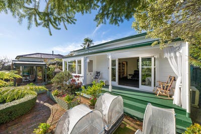 /international/nz/25-hampden-street-picton-marlborough-380066170123/