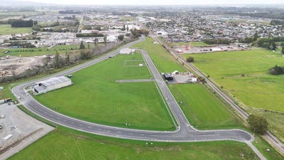 /international/nz/79-factory-road-belfast-christchurch-city-380066146355/