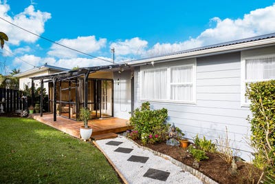 /international/nz/33-brigitte-view-snells-beach-rodney-380066103976/