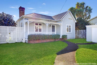 /international/nz/131-lemon-street-new-plymouth-central-new-plymouth-380066169548/