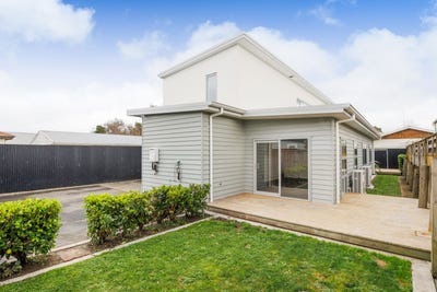 /international/nz/west-end-palmerston-north-city-380066169866/