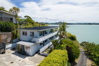 /international/nz/8-lewer-road-whangaroa-far-north-380066149572/