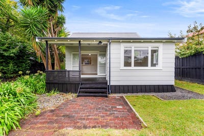 /international/nz/15-myrtle-street-morningside-auckland-city-380066077235/