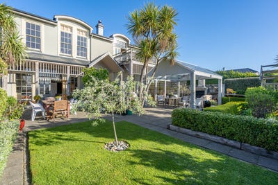 /international/nz/136-palmerston-street-riverton-southland-380066144337/