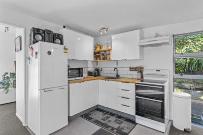 /international/nz/61-renown-road-raumati-south-kapiti-coast-380066103299/
