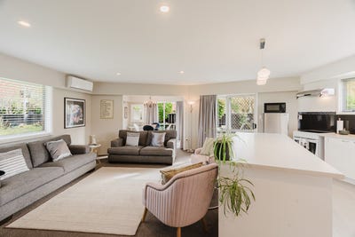 /international/nz/62-garnett-avenue-forest-lake-waikato-380066105965/