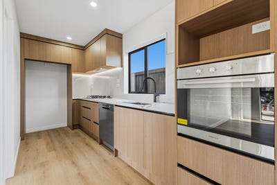 /international/nz/17-gloaming-place-conifer-grove-papakura-380066177782/