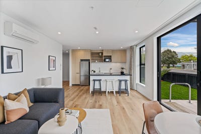 /international/nz/hobsonville-waitakere-city-380066108175/