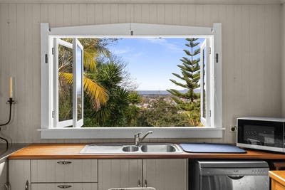 /international/nz/43-chaucer-road-south-napier-hill-napier-city-380066168732/
