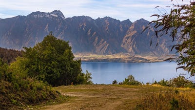 /international/nz/queenstown-central-central-otago-lakes-district-380066079698/