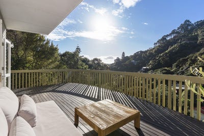 /international/nz/40-rona-street-eastbourne-lower-hutt-city-380066178496/