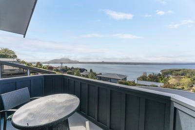 /international/nz/82-wakeman-road-acacia-bay-taupo-380066114648/