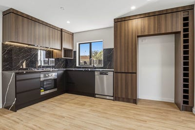 /international/nz/17-gloaming-place-conifer-grove-papakura-380066085477/