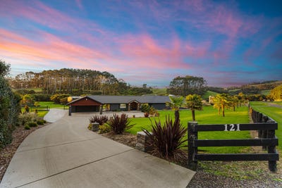 /international/nz/121-valley-road-waimauku-rodney-380066102023/