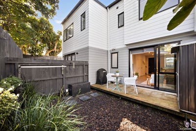 /international/nz/5b-beach-road-te-atatu-peninsula-waitakere-city-380066172177/