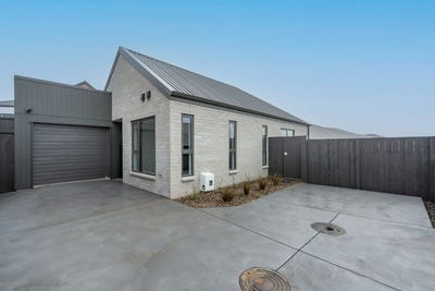 /international/nz/fitzroy-hamilton-city-380066117440/