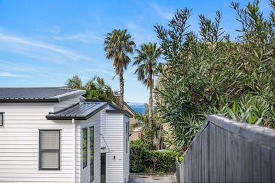 /international/nz/castor-bay-north-shore-city-380066094898/