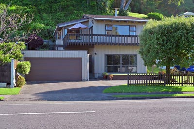 /international/nz/84-pohutukawa-avenue-ohope-whakatane-380066118117/