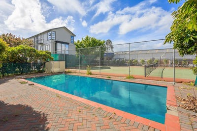 /international/nz/new-lynn-waitakere-city-380066092970/