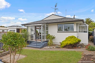 /international/nz/south-new-brighton-christchurch-city-380066168404/