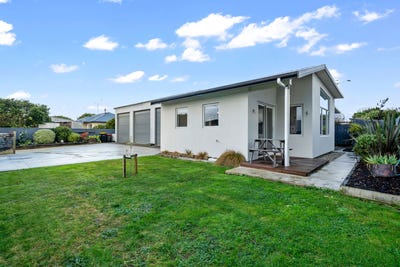 /international/nz/carnarvon-street-glengarry-southland-380066100964/