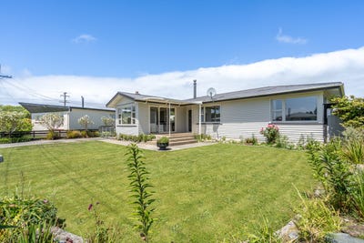 /international/nz/carlyle-street-tuatapere-southland-380066101209/