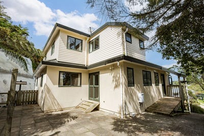 /international/nz/21-ladbrooke-drive-newlands-wellington-city-380066098796/