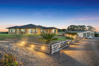 /international/nz/pinnacle-hill-road-bombay-waikato-380066080491/