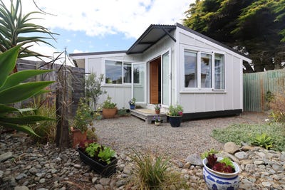 /international/nz/20-tasman-road-otaki-beach-kapiti-coast-380066117370/