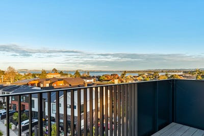 /international/nz/hobsonville-waitakere-city-380066117549/