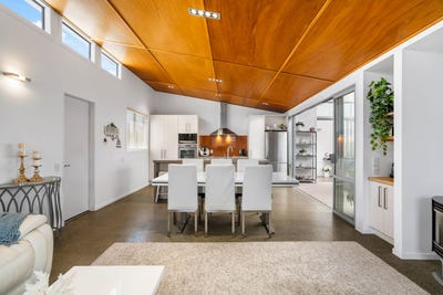 /international/nz/whangamata-thames-coromandel-380066121172/