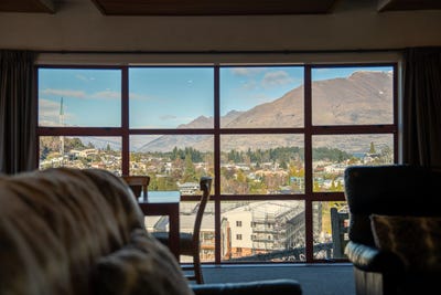 /international/nz/queenstown-central-central-otago-lakes-district-380066179968/