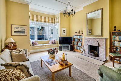 /international/nz/2-hay-street-oriental-bay-wellington-city-380066114290/